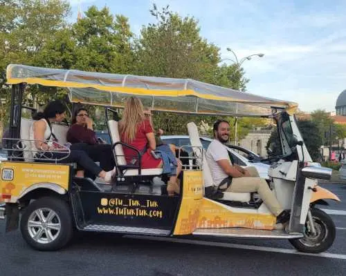 Madrid: Modern tour with Private guide in yellow tuk tuk｜Spain