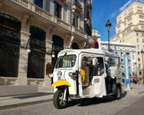 Tour tham quan Madrid bằng xe Tuk Tuk với hướng dẫn viên riêng | Tây Ban Nha