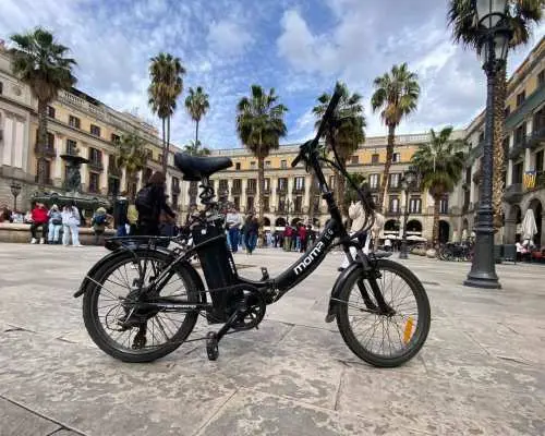 Barcelona: Full-Day Bike/E-Bike Rental with Helmet and Lock｜Spain