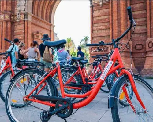 Barcelona: Full-Day Bike/E-Bike Rental with Helmet and Lock｜Spain