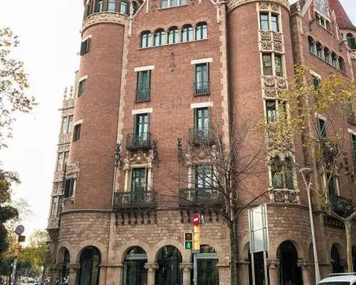 Barcelona: Private Car Tour with Hidden Gems and Landmarks｜Spain