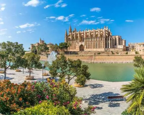 Mallorca: Private Tour with Ensaïmada & Fast Cathedral Entry｜Spain