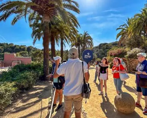Barcelona: Tour tham quan Công viên Güell theo nhóm nhỏ + Ưu tiên không cần xếp hàng | Tây Ban Nha