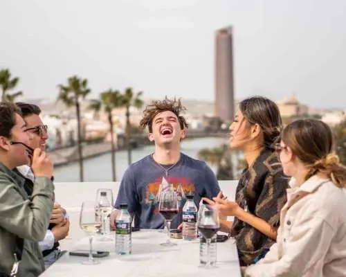 セビリア：屋上テラスでドリンクを楽しみながら夕日を堪能｜スペイン