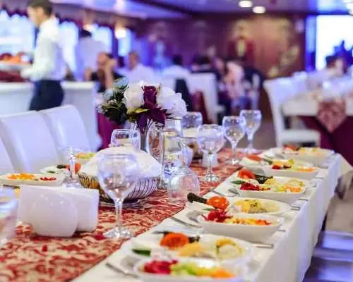 อิสตันบูล: ล่องเรือดินเนอร์ในช่องแคบบอสฟอรัส | ตุรกี