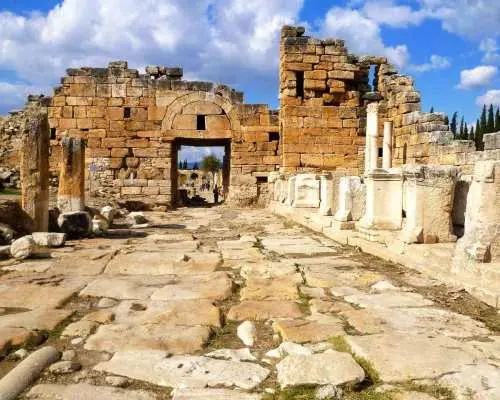 Fethiye: Pamukkale Hot Spring & Hierapolis Small-Group Tour｜Turkey