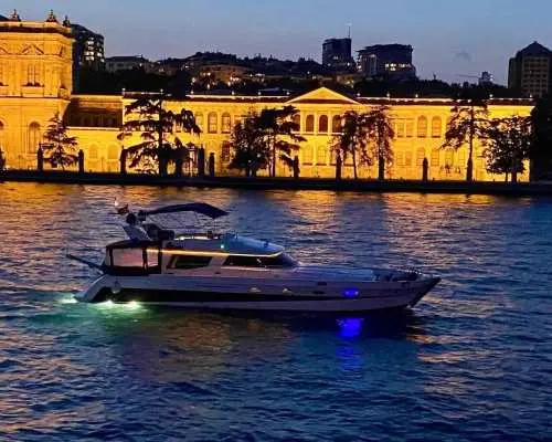 Istanbul: Du ngoạn eo biển Bosphorus trên du thuyền hạng sang riêng tư | Thổ Nhĩ Kỳ
