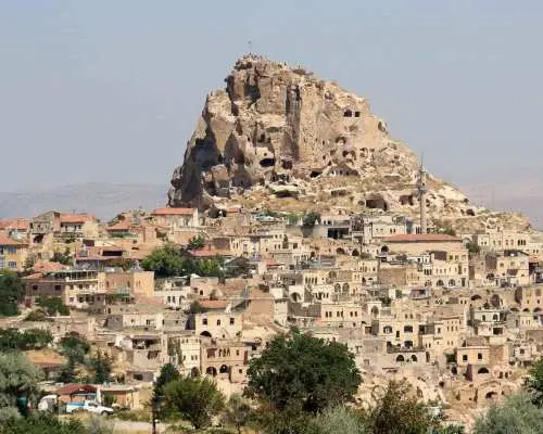 イスタンブール発：往復航空券付きカッパドキア2日間ツアー｜トルコ