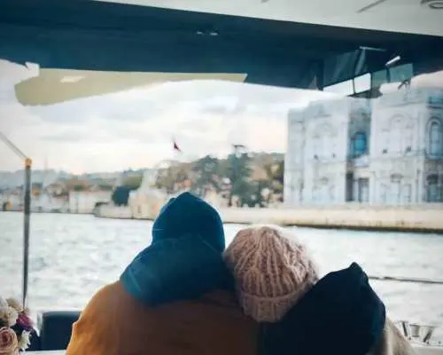 Istanbul: Du thuyền tham quan eo biển Bosphorus ban ngày kèm trái cây và đồ ăn nhẹ | Thổ Nhĩ Kỳ