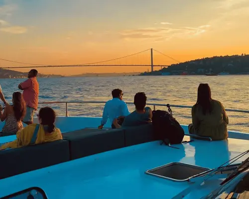 Istanbul: Bosphorus River Sunset Yacht Tour with Commentary｜Turkey