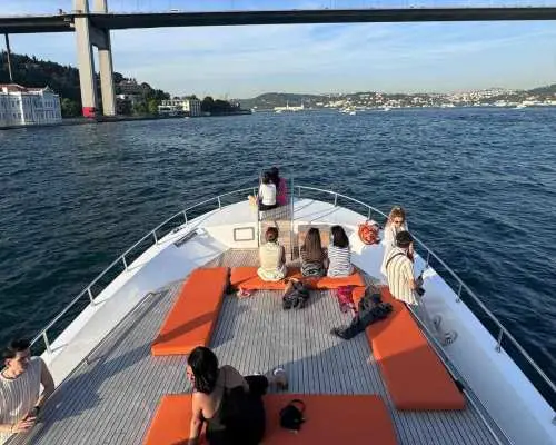 Istanbul: Morning or Sunset Cruise with Guide and Snacks｜Turkey