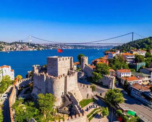 Istanbul: Bosphorus Cruise w/Anatolian Fortress Stop over｜Turkey