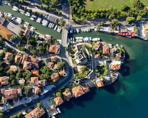 Istanbul: Bosphorus Cruise w/Anatolian Fortress Stop over｜Turkey