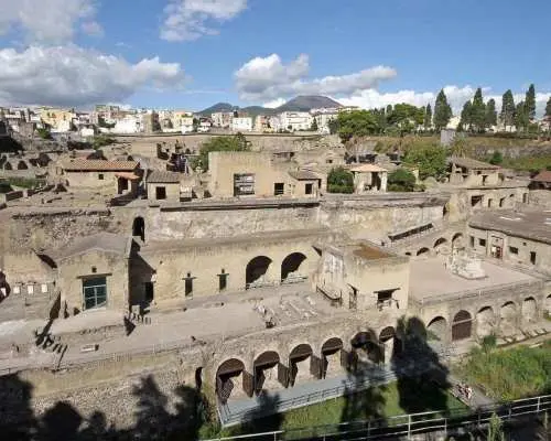 From Naples: Pompeii and Herculaneum Tour with Lunch｜Italy