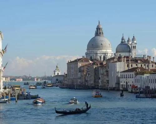 Venice: Private Evening Stroll with Gondola Ride｜Italy