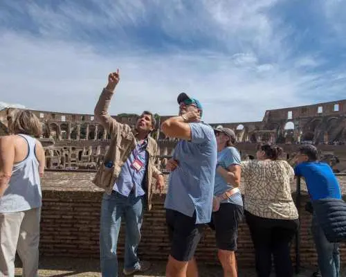 Explore Colosseum and Roman Forum with an Archaeologist｜Italy
