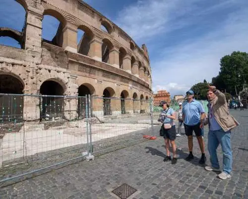 Explore Colosseum and Roman Forum with an Archaeologist｜Italy
