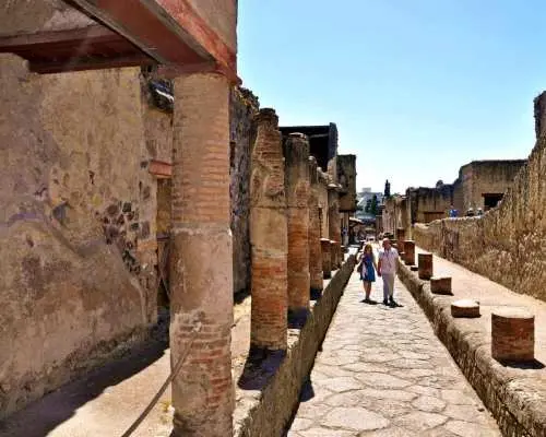 Transfer from Naples to Sorrento with Tour in Herculaneum｜Italy