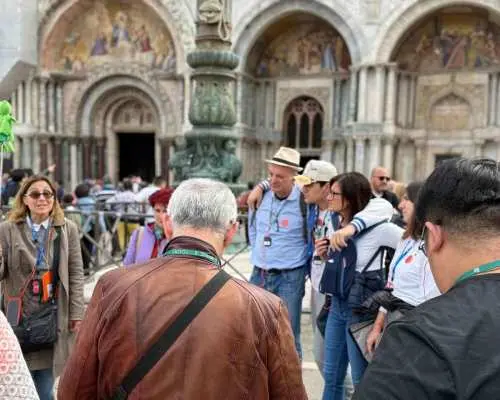 Venice’s Best Walking Tour & Gondola Experience｜Italy