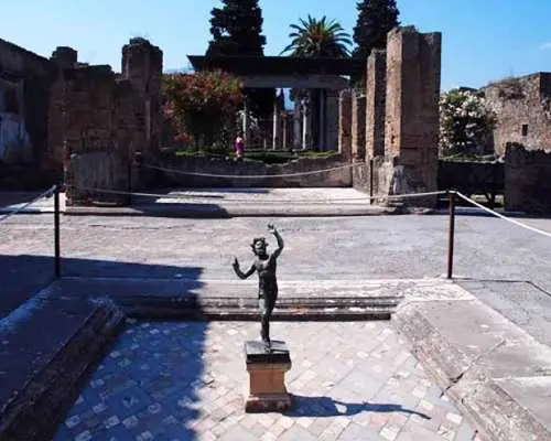 Private Pompeii Tour and Archaeological Museum of Naples｜Italy