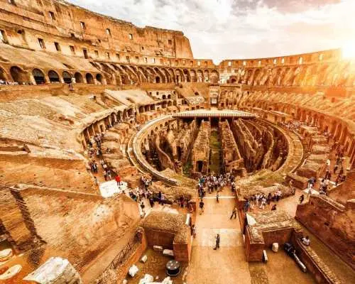 Tour tham quan có hướng dẫn theo nhóm nhỏ tại Đấu trường La Mã và Quảng trường La Mã (tiếng Anh/tiếng Tây Ban Nha) | Ý