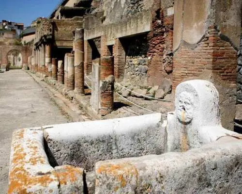 Từ Naples: Tour tham quan nửa ngày không cần xếp hàng tại Pompeii | Ý