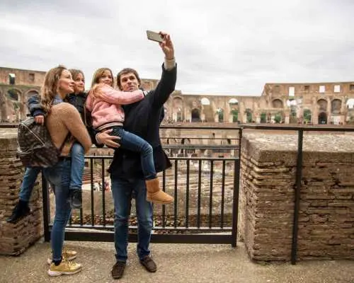 Rome: Kid-Friendly Colosseum Experience and History Tour｜Italy