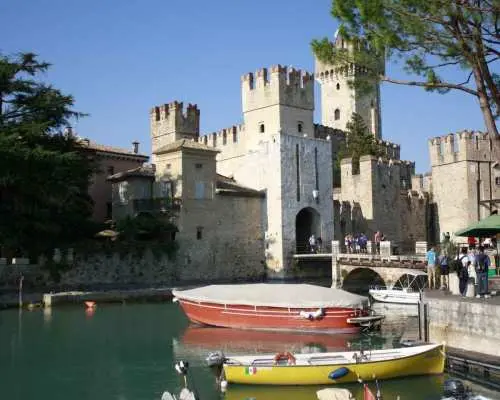 Sirmione: 25 Minute Boat Cruise around the Peninsula｜Italy