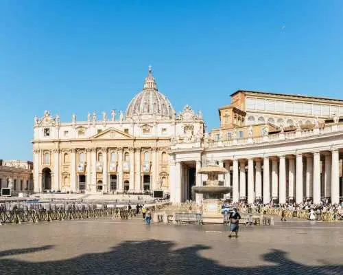 Rome: Tour tham quan Vương cung thánh đường Thánh Phêrô, Lăng mộ Giáo hoàng và leo lên mái vòm | Ý
