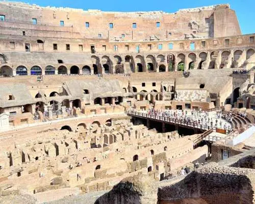 Rome: Guided Colosseum Tour with Arena Entrance｜Italy