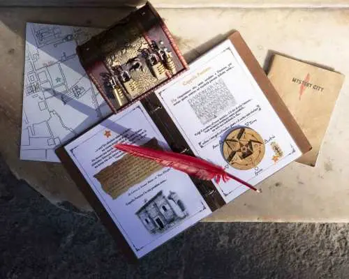 Naples: The Path of the Immortals Treasure Hunt Walking Tour｜Italy