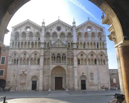 Ferrara: Private Walking Tour with Local Guide｜Italy