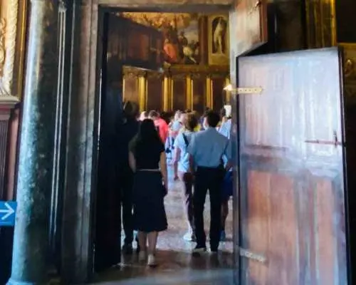 Stroll The Halls of Doge's Palace on a Guided Tour in Venice｜Italy