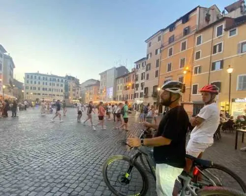 Rome :guided night e-bike tour with typical ice-cream｜Italy
