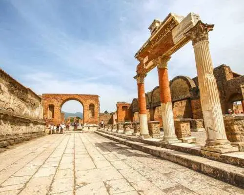 Pompeii, Sorrento and Amalfi Coast private tour｜Italy