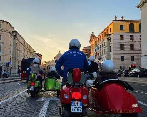 义大利夜间 Vespa 摩托车边车之旅，含美味披萨品尝｜义大利