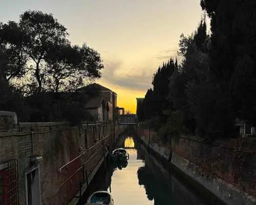 Venice: Sunrise Walking Tour with Espresso｜Italy