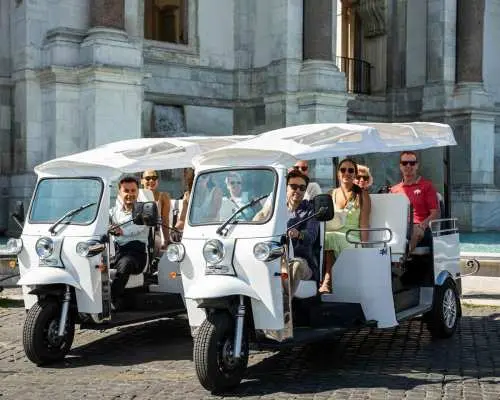 Rome: 2-Hour Vip Tuk-tuk tour with Hotel Pickup and Prosecco｜Italy