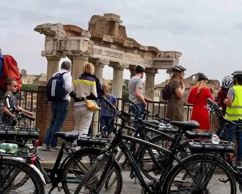ローマの見どころ：ジェラート付き電動自転車市内観光｜イタリア