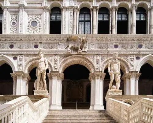 Doge's Palace, Bridge of Sighs & Prison Skip-the-Line Tour｜Italy