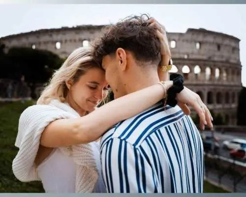 Rome: Romantic Couple Photoshoot Experience at the Colosseum｜Italy