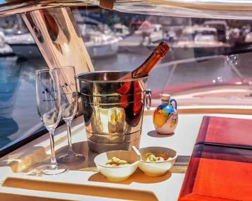 From Amalfi: Ischia & Procida Private Full-Day Boat Tour｜Italy