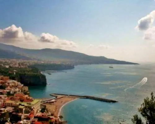 Naples to Sorrento, Positano, and Pompeii｜Italy