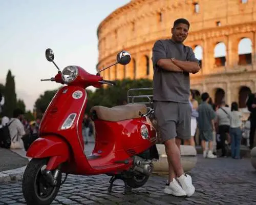Rome: Vespa Scooter Night Tour with Pro Photographer service｜Italy