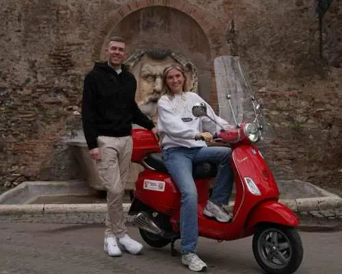 Rome: Vespa Scooter Night Tour with Pro Photographer service｜Italy