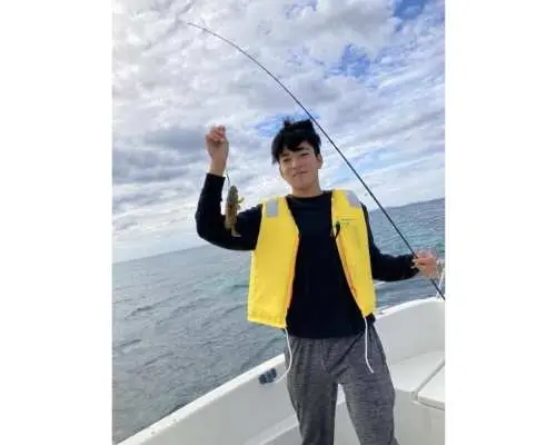 【沖縄・糸満】沖縄の青い海で完全手ぶらの体験釣り2時間プラン！初心者・お子様でも安心！/道具・餌込み/調理店紹介/サポート有/トイレ有