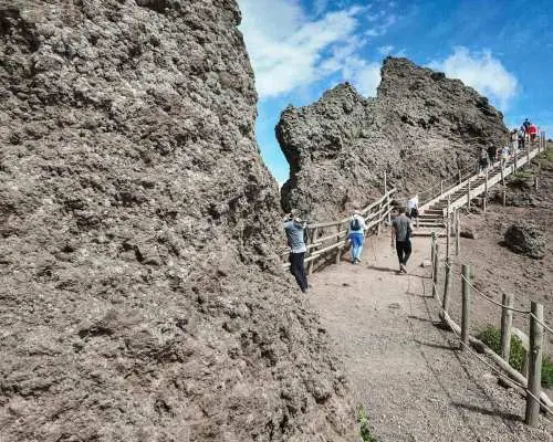 Pompeii Ruins & Vesuvius Full-Day Tour from Naples｜Italy