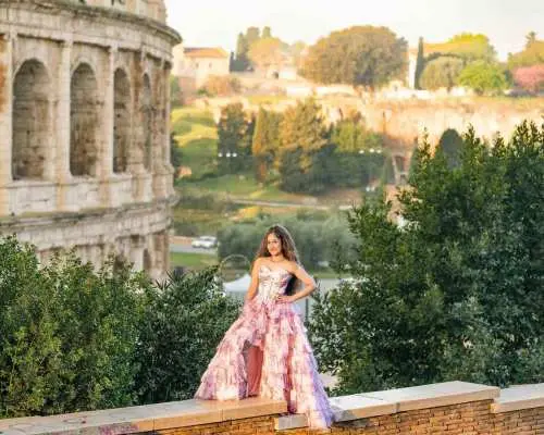 Rome: Private Colosseum Photoshoot with Optional Viewpoints｜Italy