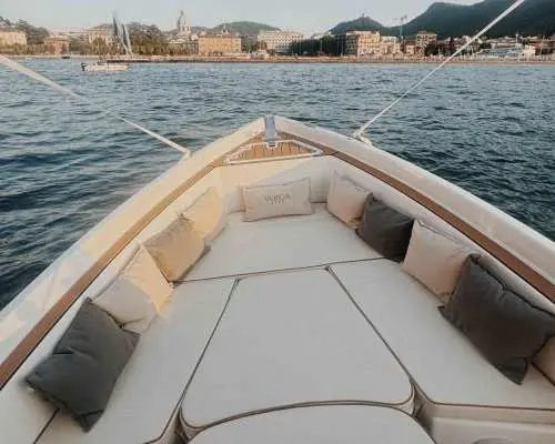 Lake Como: Private Boat Tour with Prosecco｜Italy