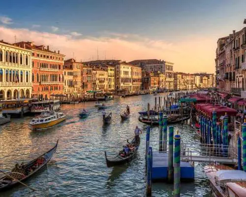 Discover Venice: Morning Walking Tour & Gondola｜Italy